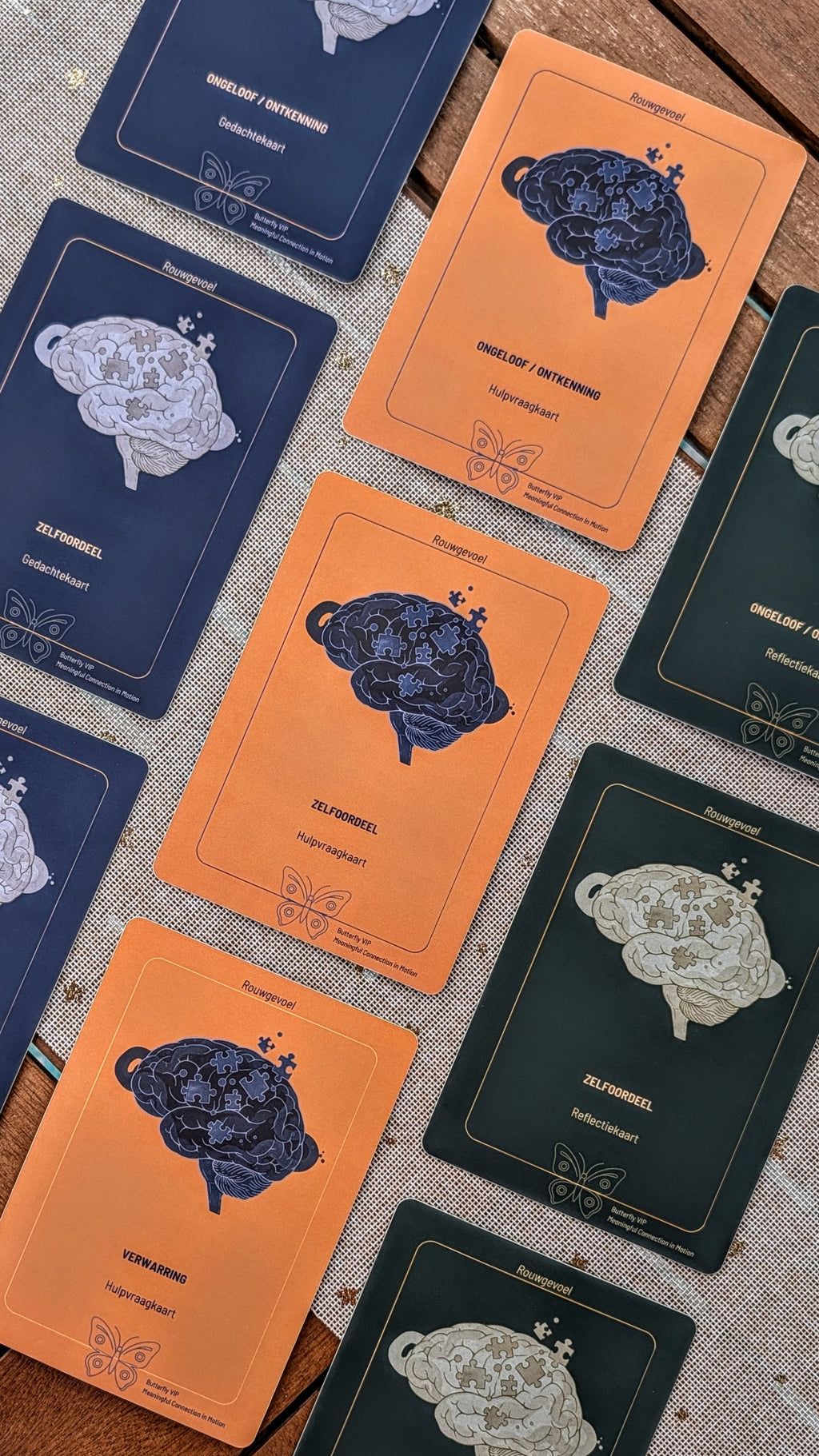 Verschillende voorkanten van betekeniskaarten uit de set Rouwgevoelens cognitief.