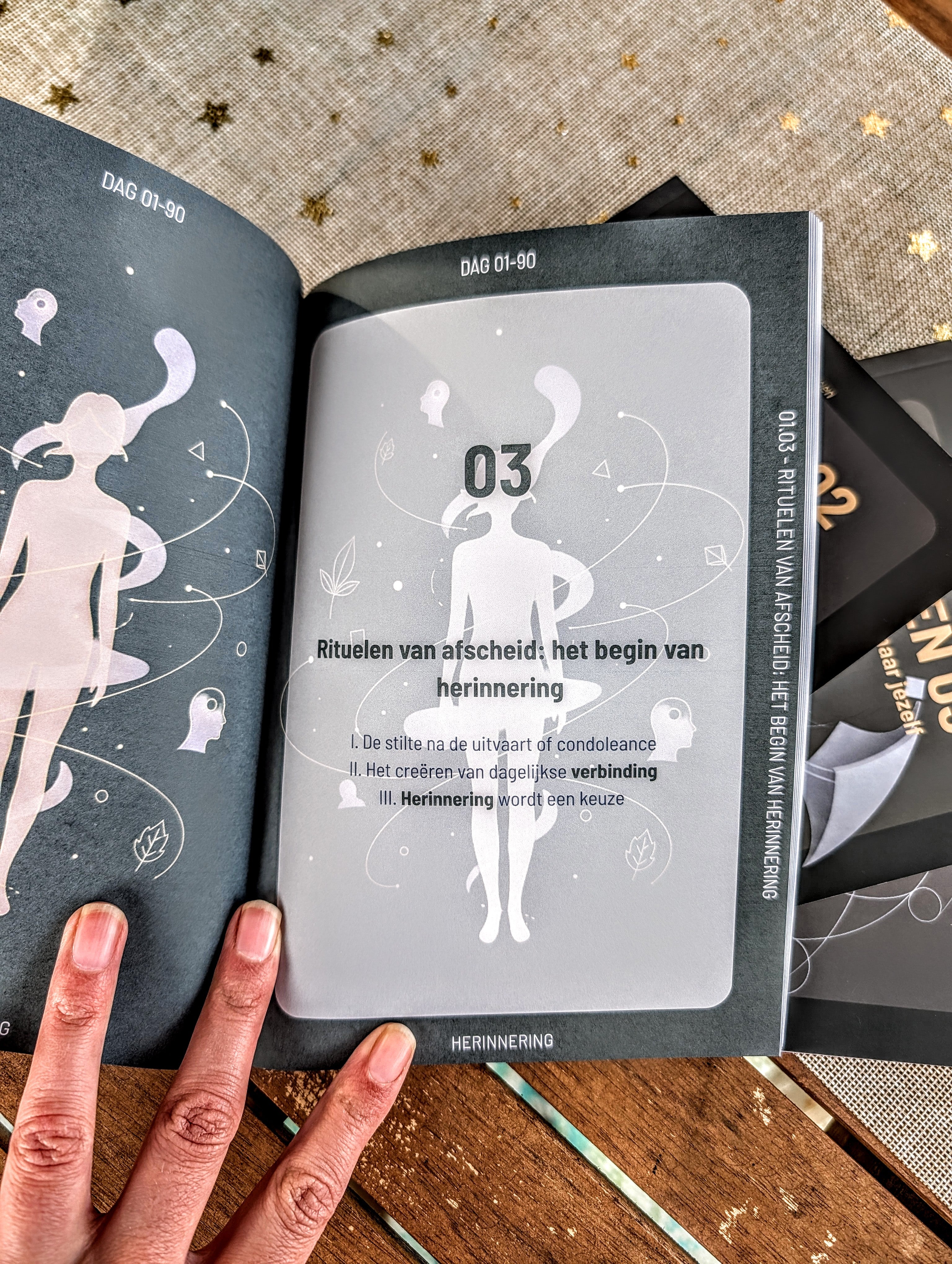 Seizoen 01 boek opengeslagen, een schrijfopdracht wordt getoond.